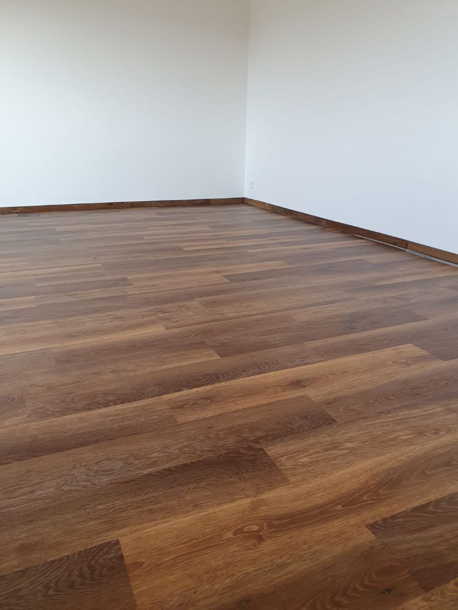 UFBodenverlegung_Bodenbelag_dunkel_05